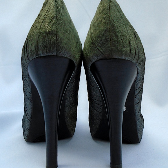 Carlos Santana Privilege Metallic Grey Heels 8 - Picture 8 of 8